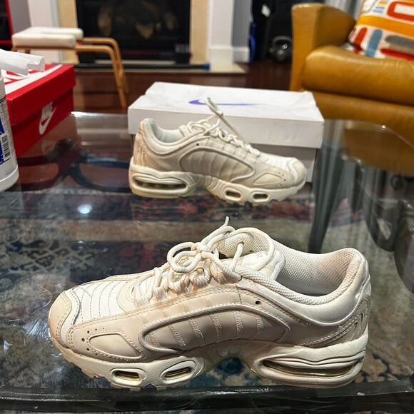 Nike Women's White and Cream Trainers - Picture 2 of 8